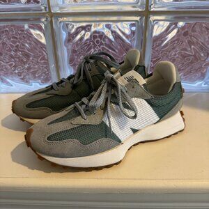 Women's New Balance 327 Sneaker Size 9